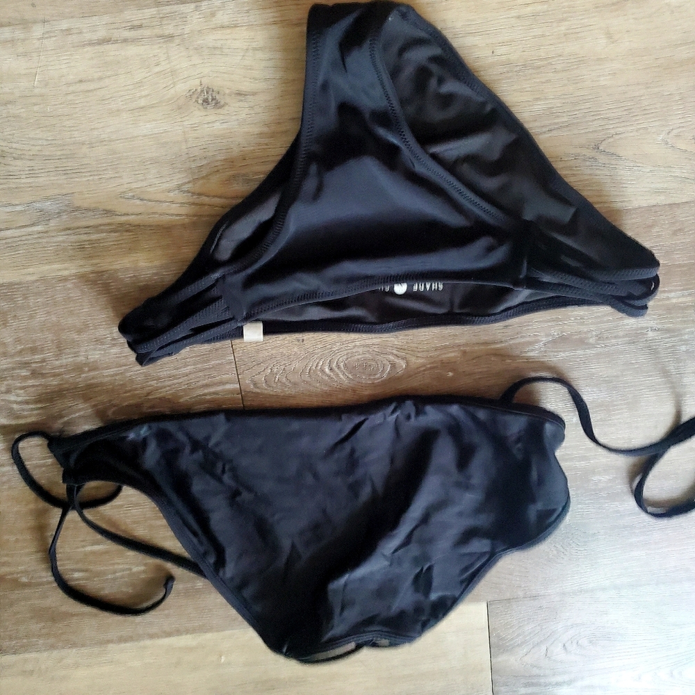 Two piece string bikini - Picture 1 of 6